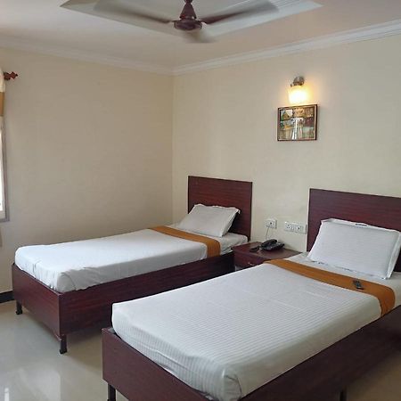 Sky Park Hotels Tirupur Esterno foto