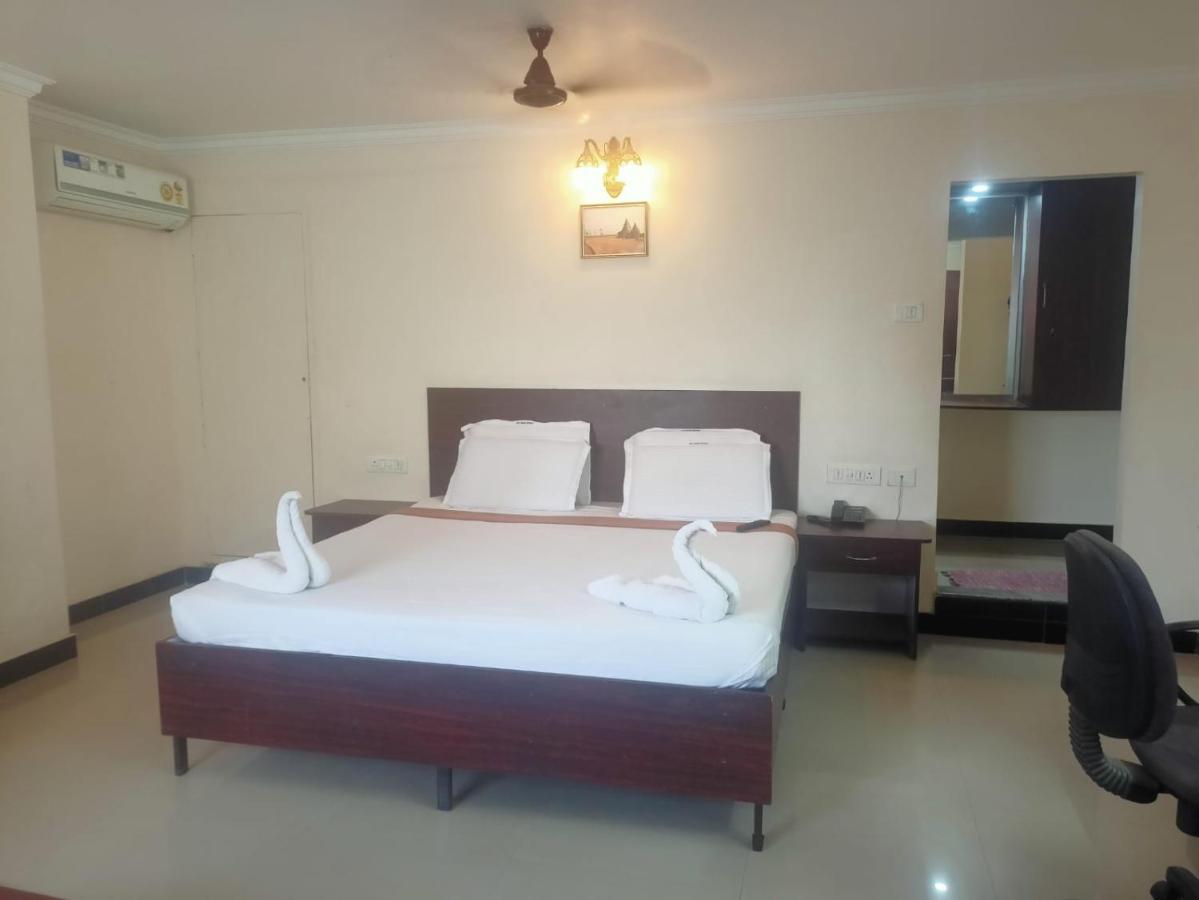 Sky Park Hotels Tirupur Esterno foto