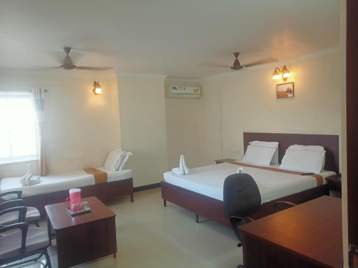 Sky Park Hotels Tirupur Esterno foto